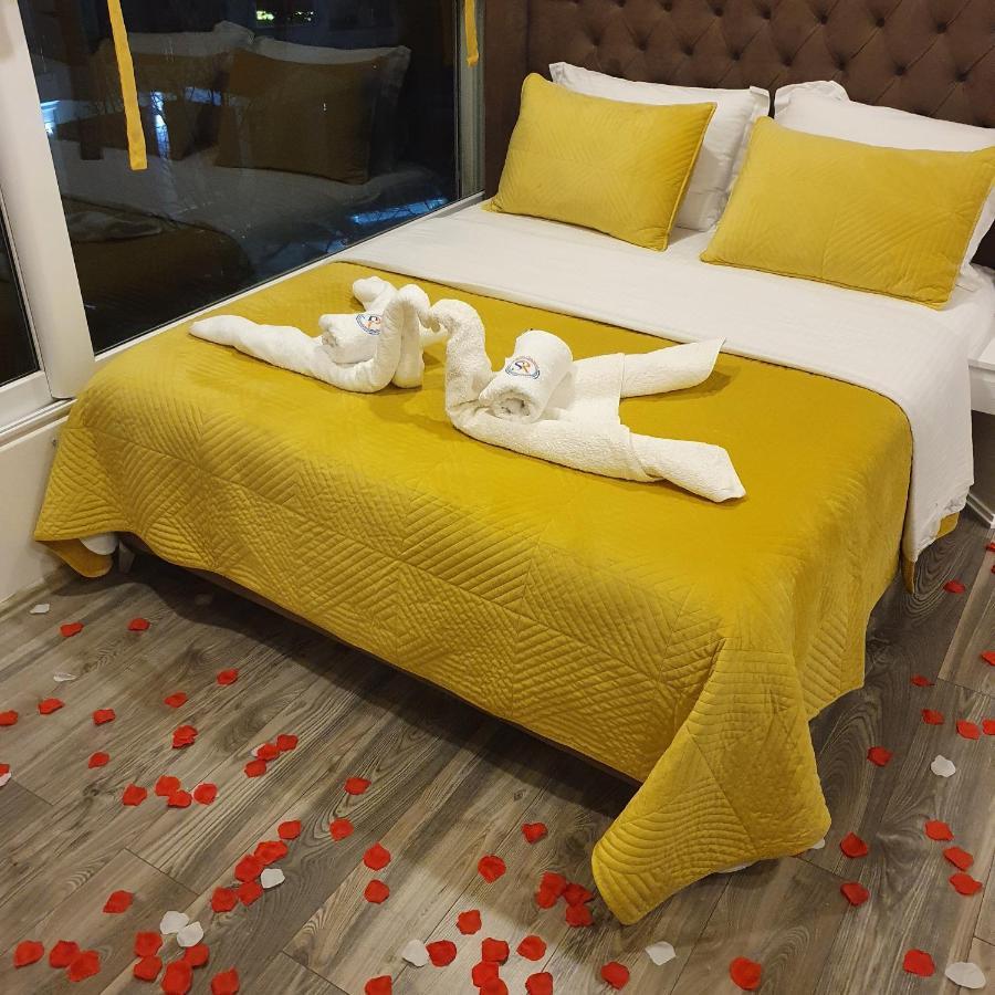 Hotel Ramo Saranda Bagian luar foto