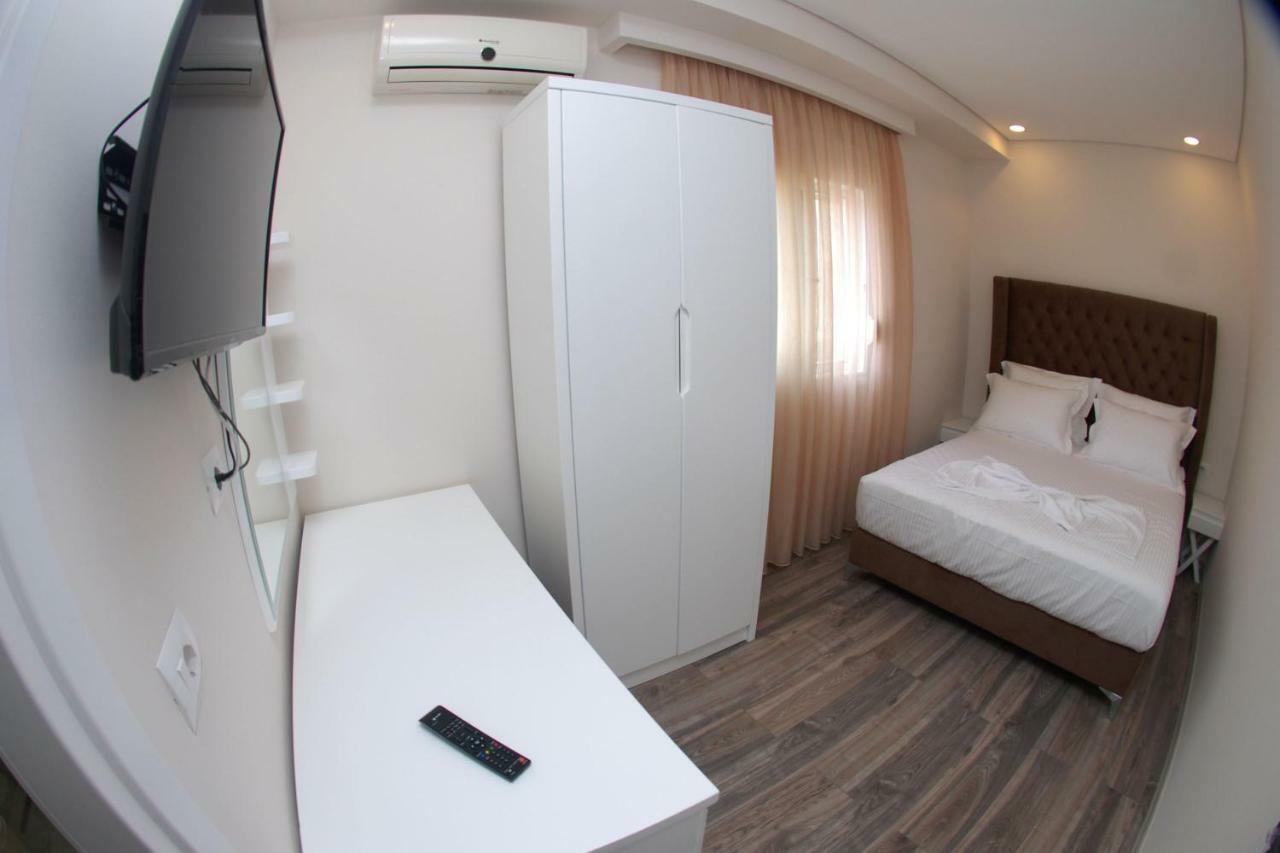Hotel Ramo Saranda Bagian luar foto