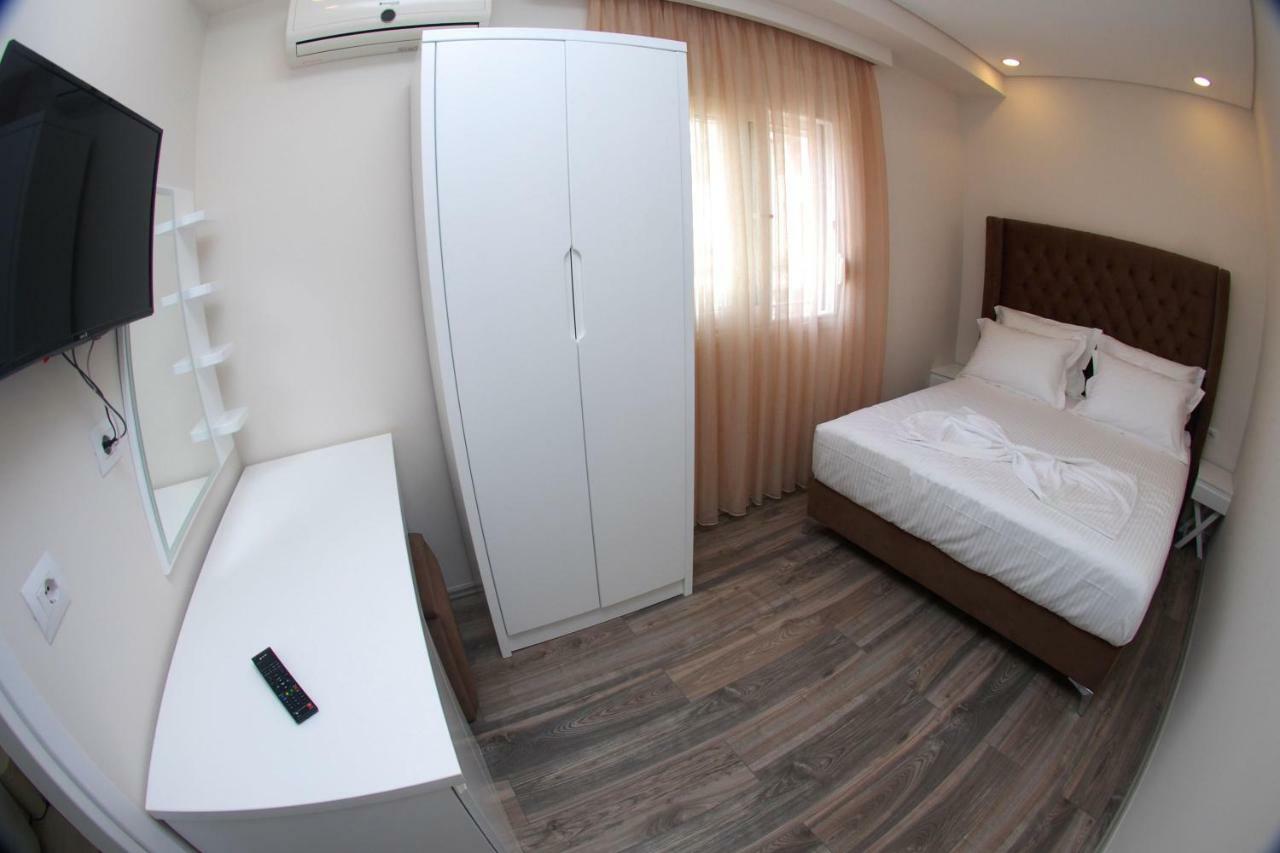 Hotel Ramo Saranda Bagian luar foto