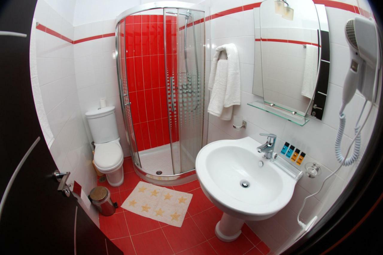 Hotel Ramo Saranda Bagian luar foto