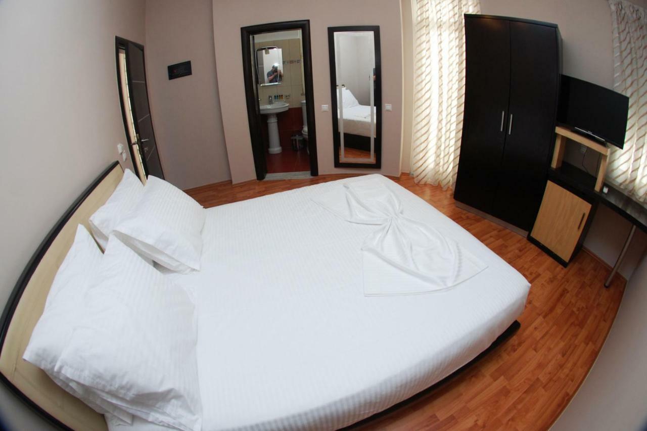 Hotel Ramo Saranda Bagian luar foto
