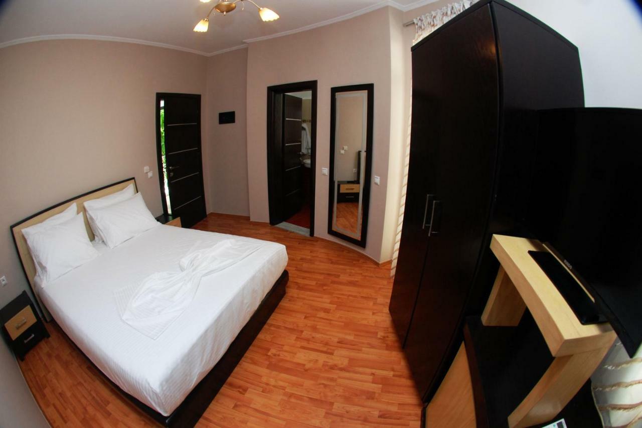 Hotel Ramo Saranda Bagian luar foto