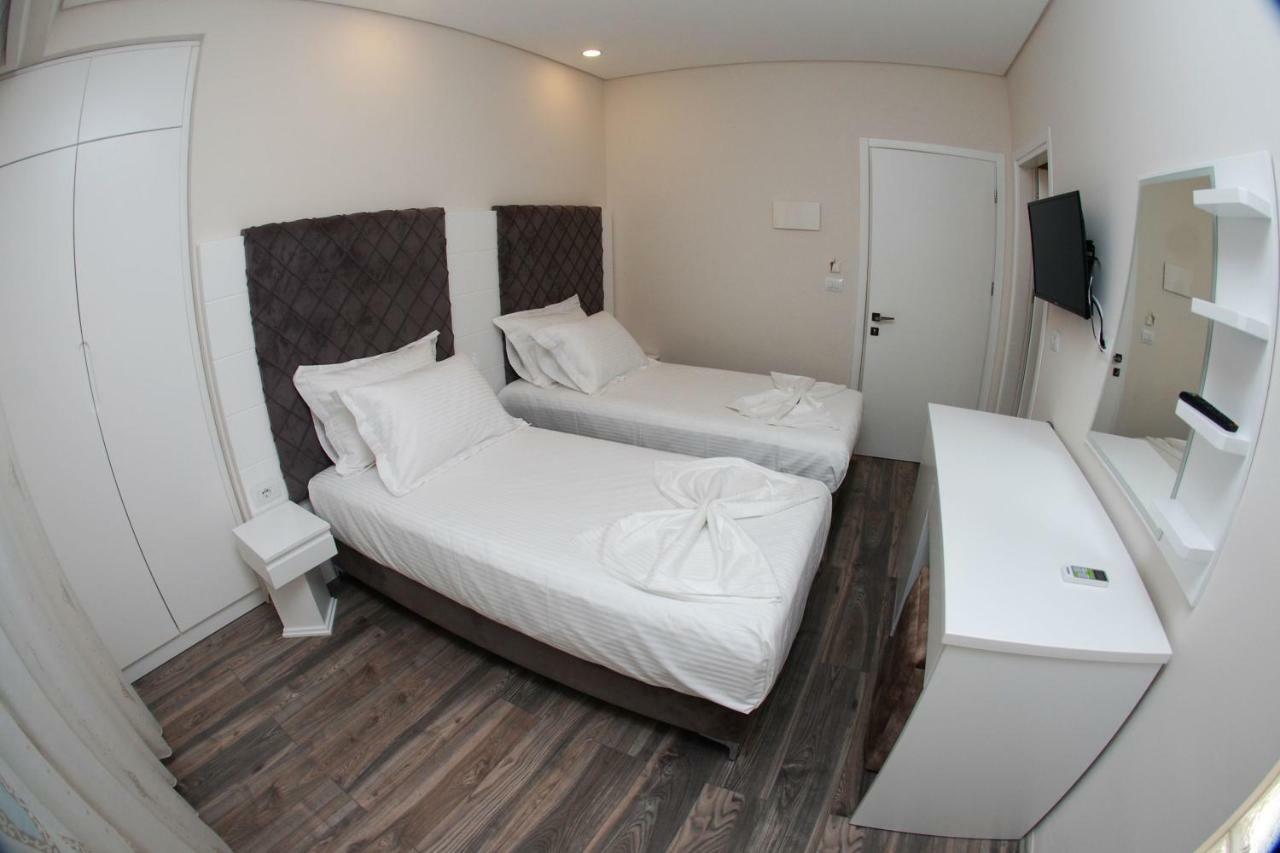 Hotel Ramo Saranda Bagian luar foto
