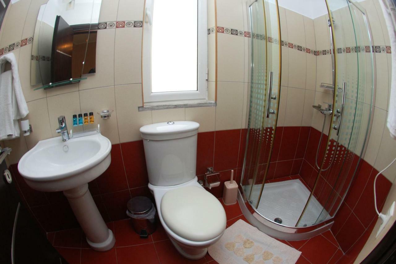 Hotel Ramo Saranda Bagian luar foto