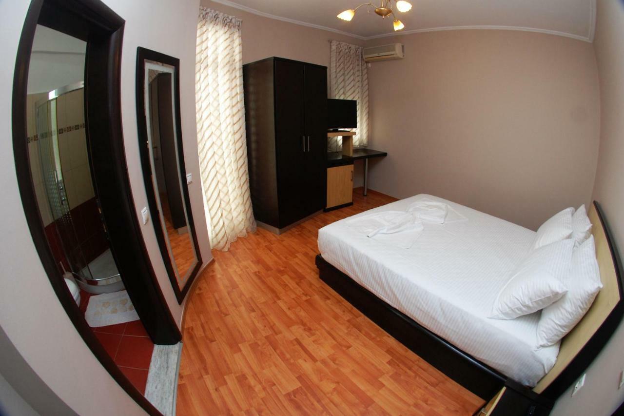 Hotel Ramo Saranda Bagian luar foto