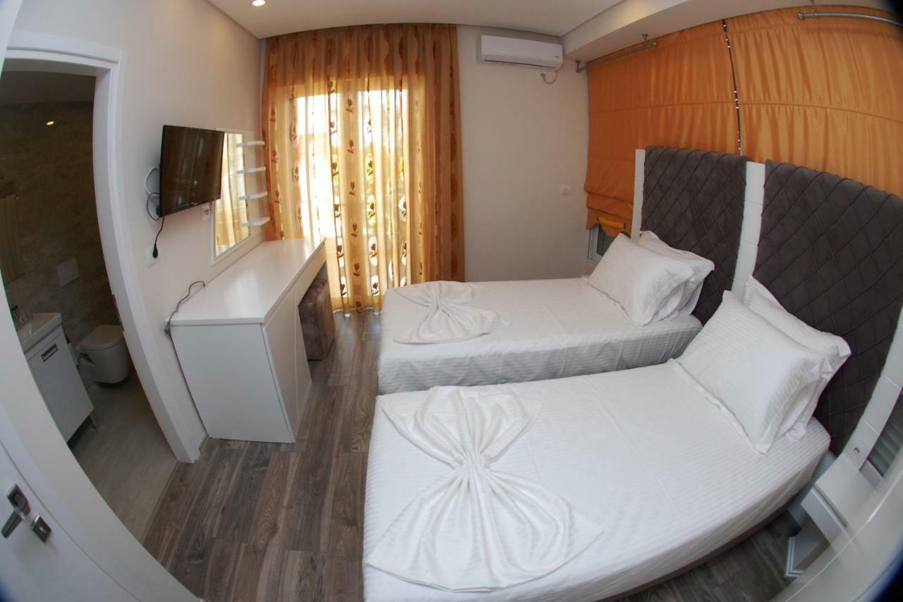 Hotel Ramo Saranda Bagian luar foto