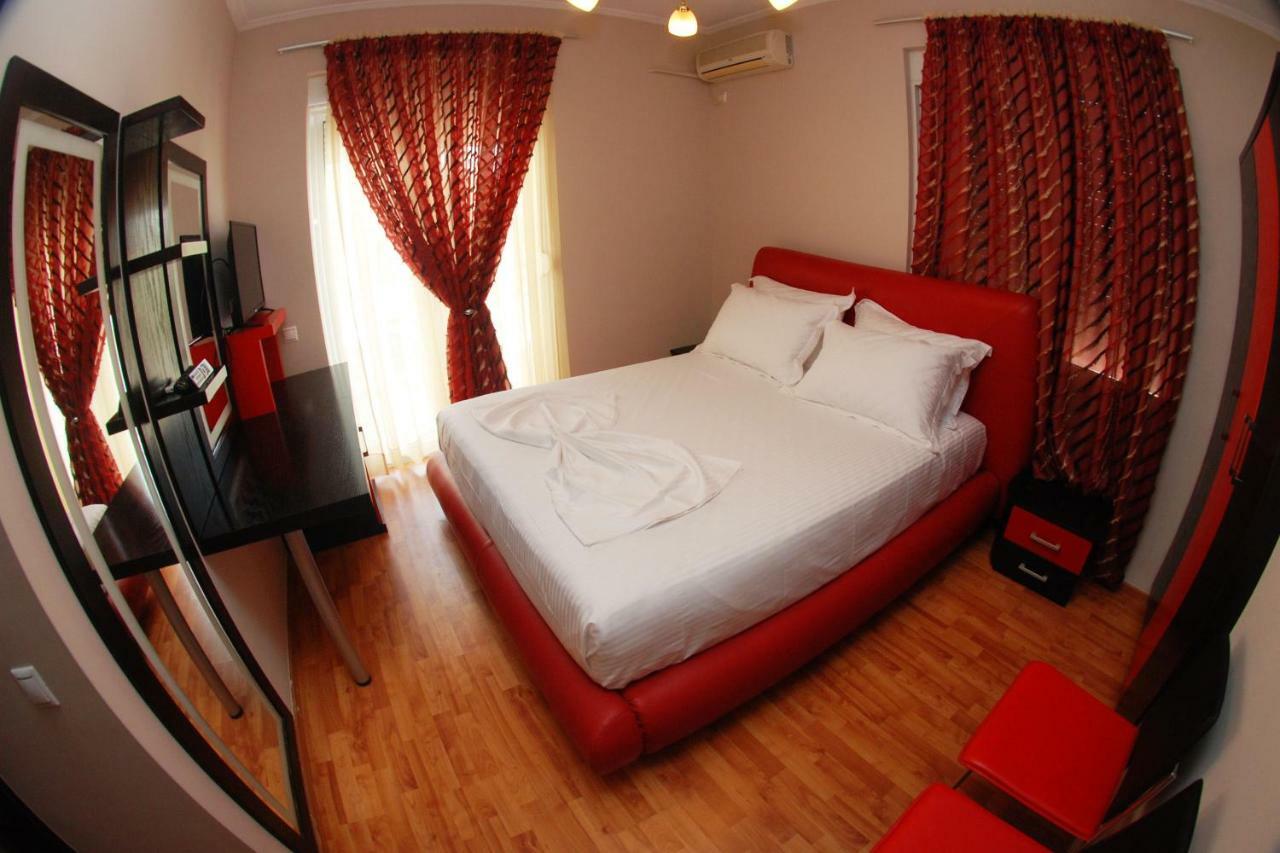 Hotel Ramo Saranda Bagian luar foto