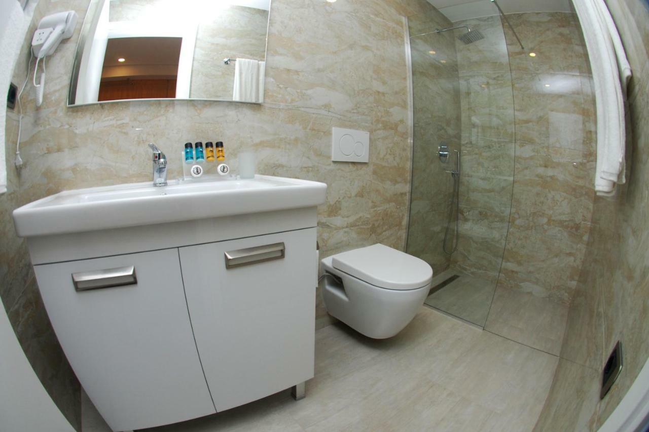 Hotel Ramo Saranda Bagian luar foto