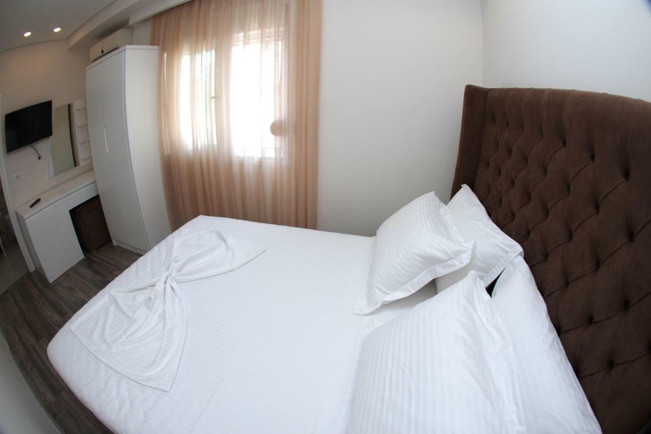 Hotel Ramo Saranda Bagian luar foto
