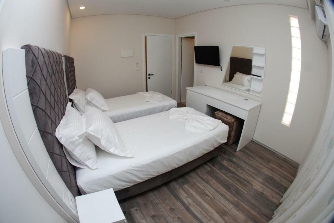 Hotel Ramo Saranda Bagian luar foto