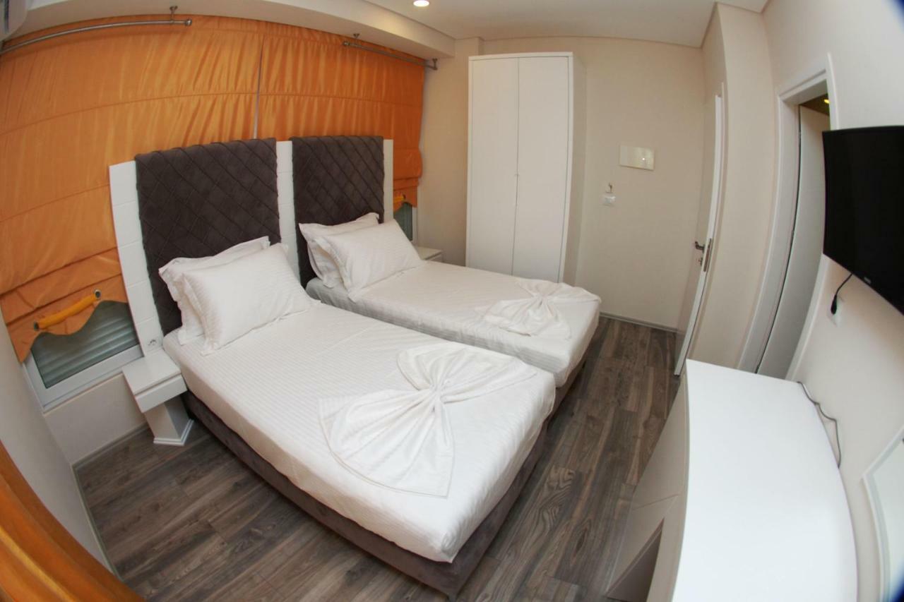 Hotel Ramo Saranda Bagian luar foto